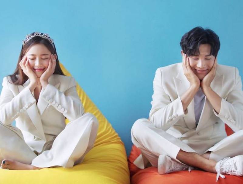 Cách tạo dáng chụp ảnh cho các cặp đôi có sự chênh lệch về chiều cao